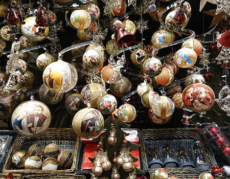 Beitrag über den Weihnachtsmarkt am Hof, Christbaumkugeln - www.wien-erleben.com