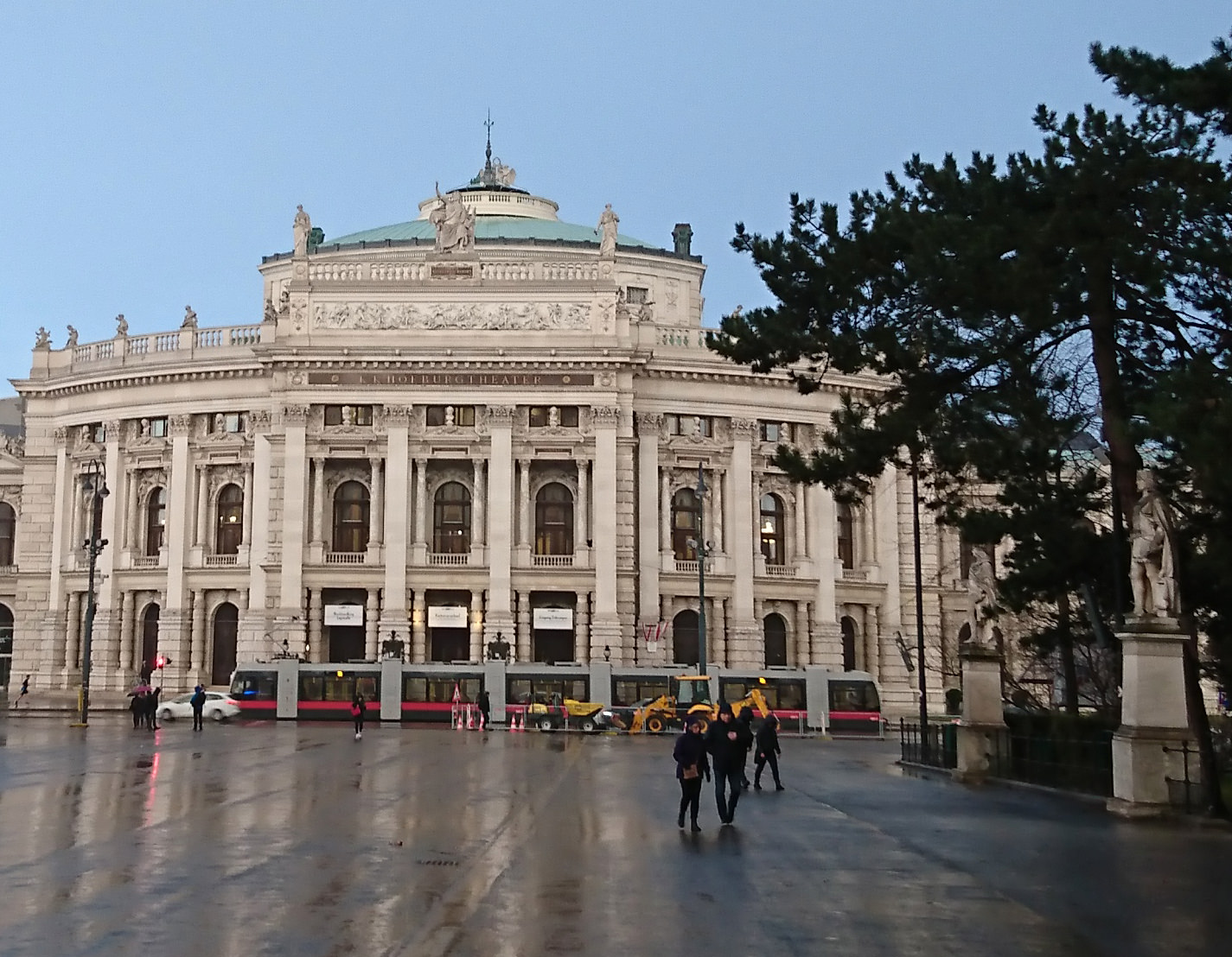 Bericht über das Burgtheater Wien Außenansicht - www.wien-erleben.com