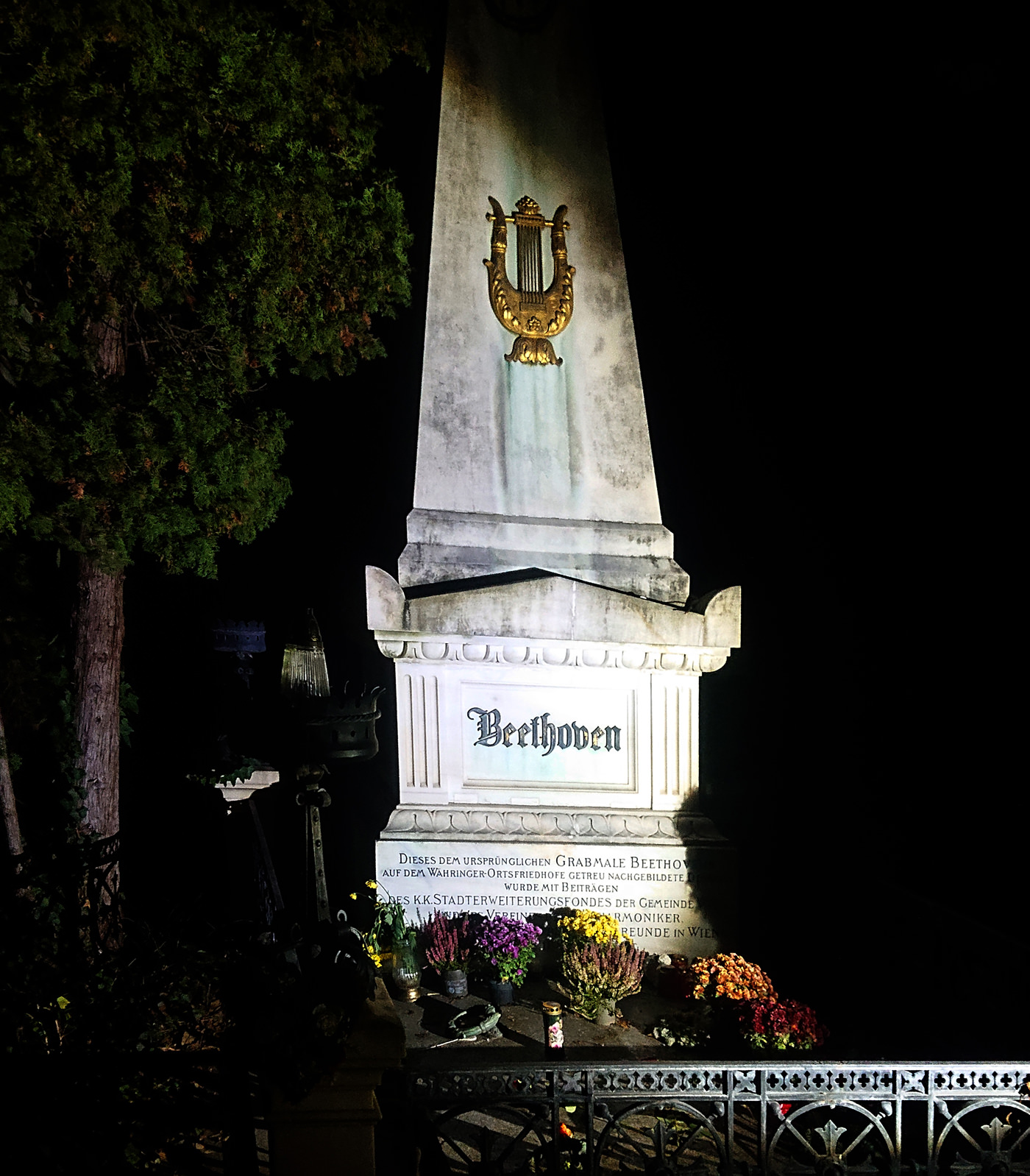 Der Zentralfriedhof bei Nacht Führung - das Garb Lundwig van Beethovens - www.wien-erleben.com
