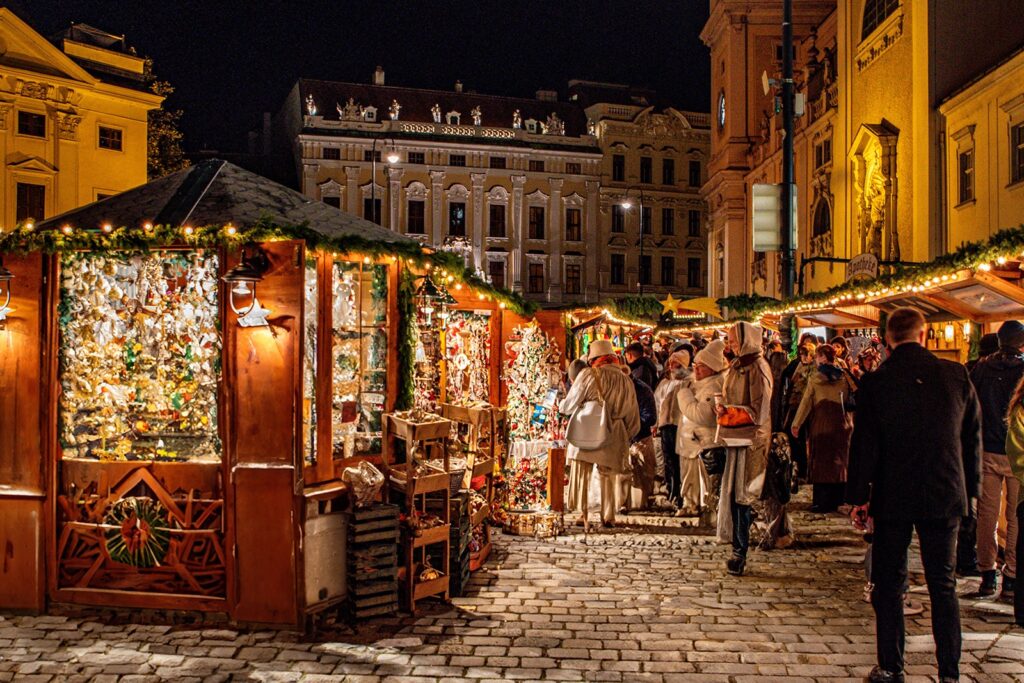 Altwiener Weihnachtsmarkt auf der Freyung Vienna - Gang durch die Marktstände - www.wien-erleben.com