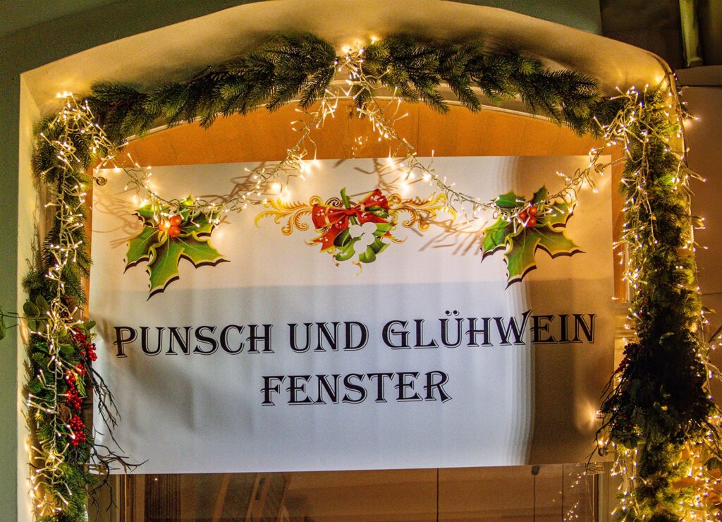 Punsch- und Glühweinfenster der Vinothek W-Einkehr - www.wien-erleben.com