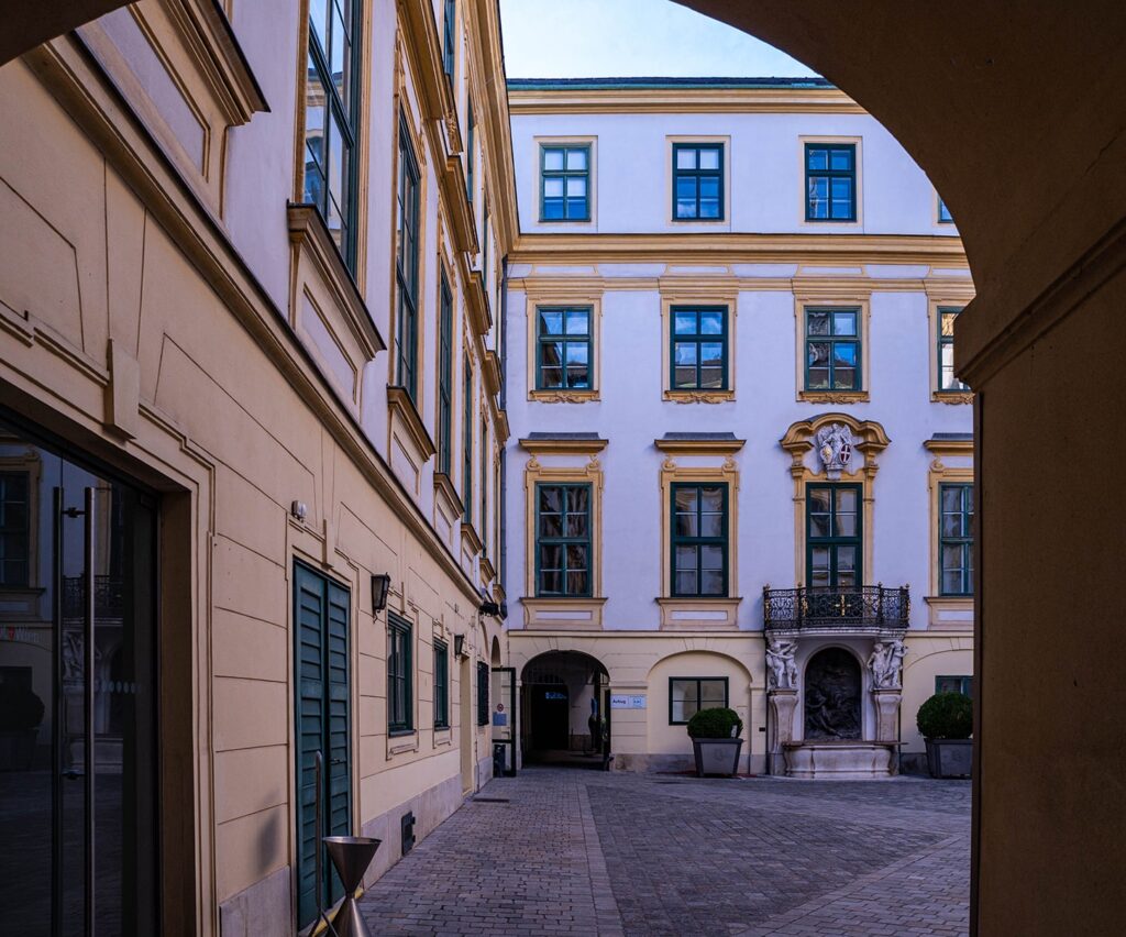 Tour "Schreckliche Verbrechen in Wien" Einblicke in Hinterhöfe - www.wien-erleben