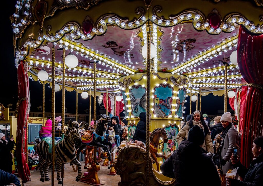 Weihnachtamark Schloss Schönbrunn - Spaß im Karussell - www.wien-erleben.com