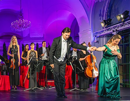 Bericht über Schönbrunn Palace Concerts in der Orangerie - Sänger*innen und Orchester verneigen sich - www.wien-erleben.com