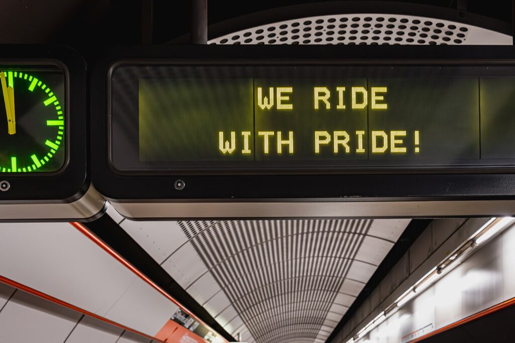 Pride Vienna - Bilder von der Regenbogenparade - www.wien-erleben.com - wiener linien