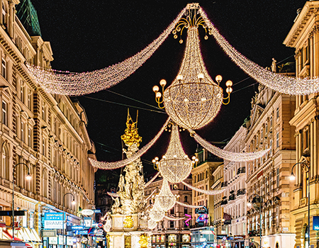 Bericht über die Weihnachtsbeleuchtung in Wien - Graben mit Luster und Pestsäule - www.wien-erleben