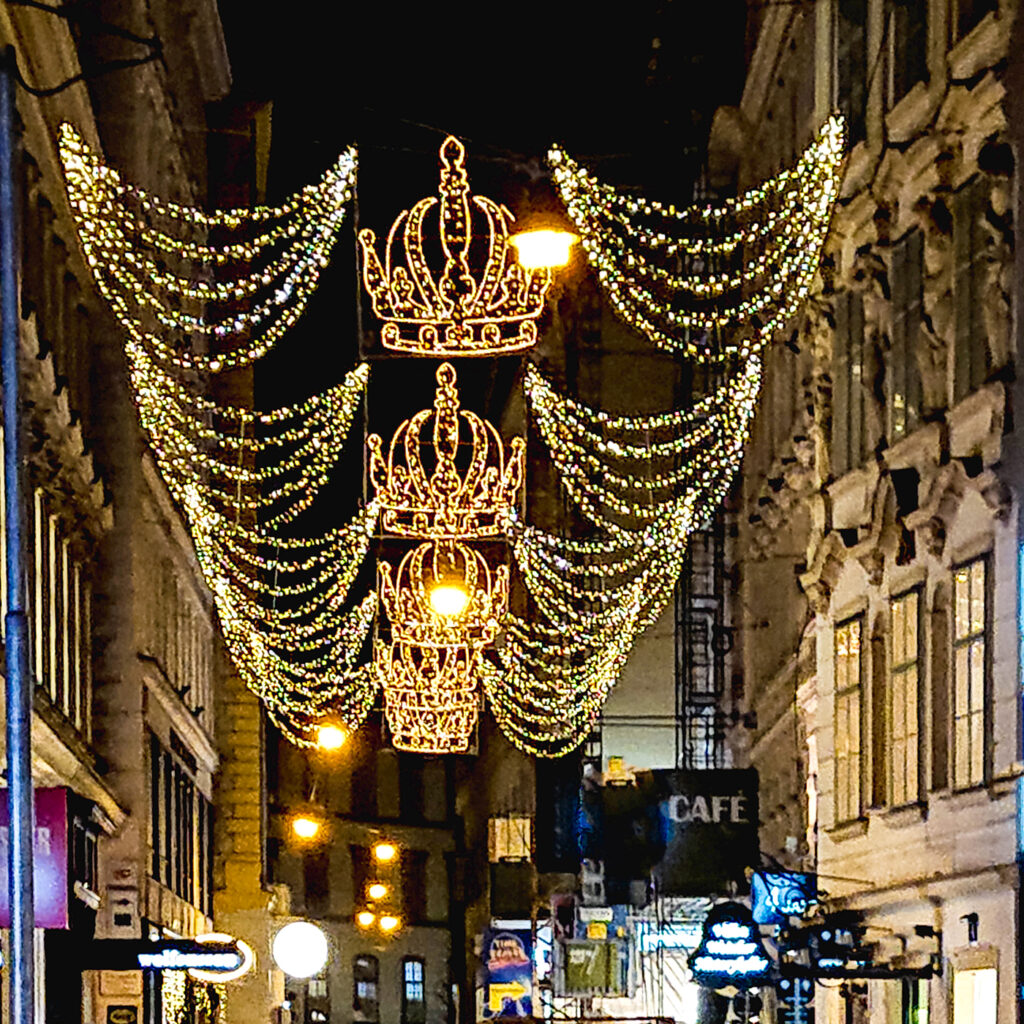 Weihnachtsbeleuchtung in Wien - Kronenbeleuchtung - www.wien-erleben