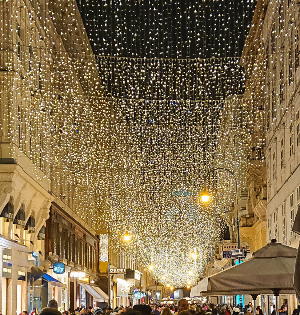 Weihnachtsbeleuchtung in Wien - Lichterglanz am Kohlmarkt - www.wien-erleben