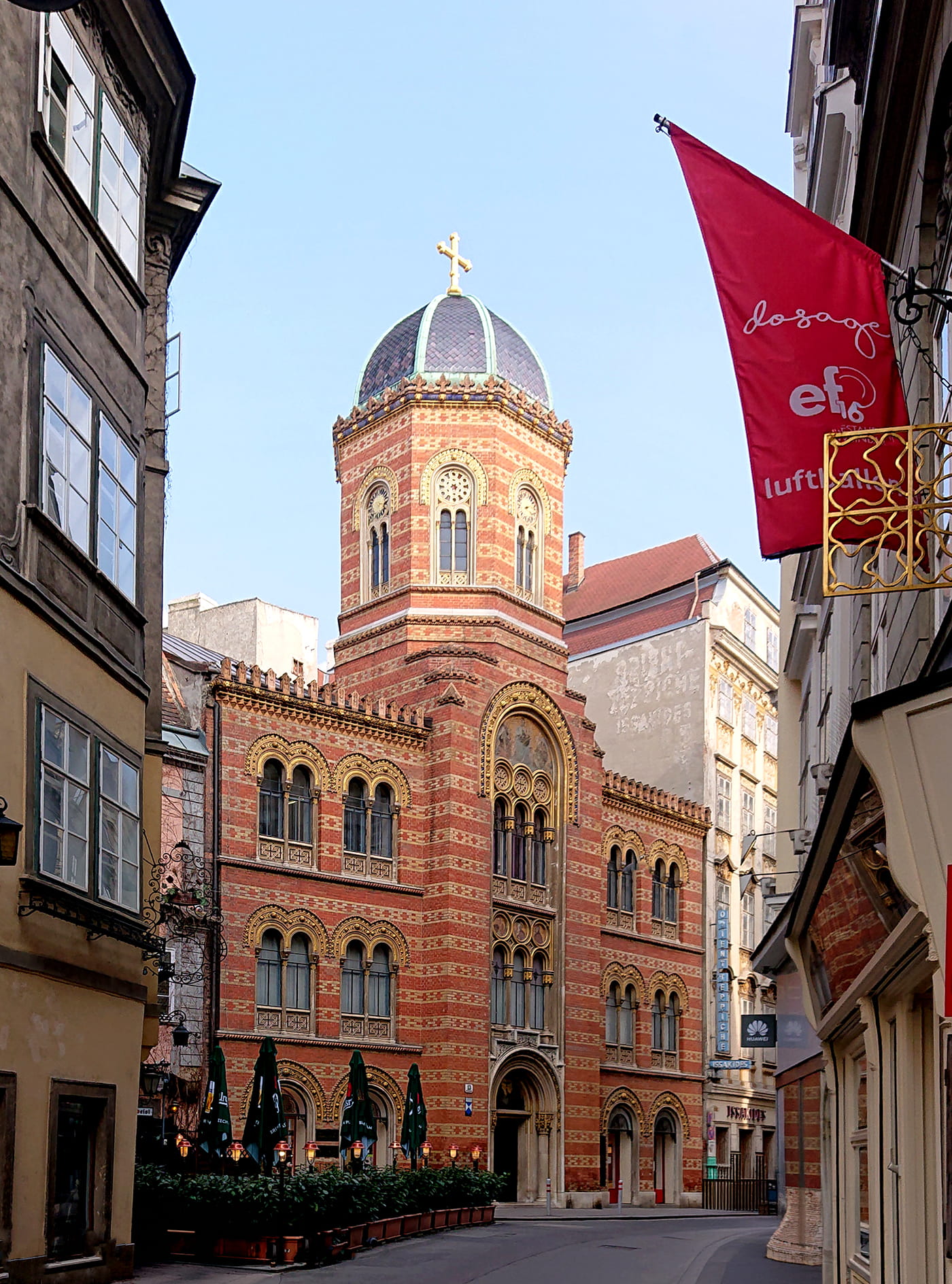 Griechenkirche Wien Vienna - Außenansicht mit Fleischmarkt - www.wien-erleben.com