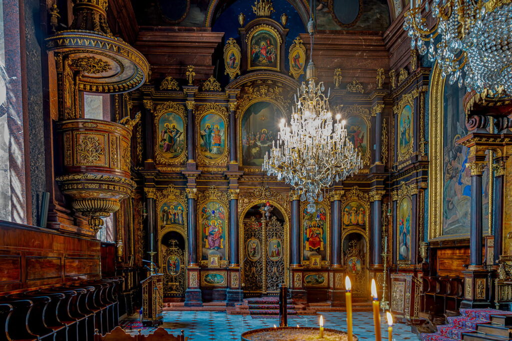 Griechenkirche Wien Vienna - Innenbereich gesamt mit Luster - www.wien-erleben.com