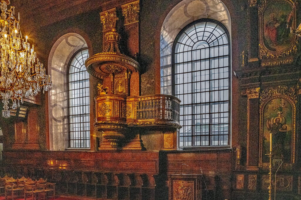 Griechenkirche Wien Vienna - Innenbereich Kanzel und Fenster - www.wien-erleben.com