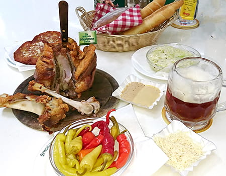 Bericht über das Schweizerhaus im Wiener Prater - perfekt: Die Stelze und das Budweiser Gemischte sowie Kren und Peperoni - www.wien-erleben - Fotos by Peter Muck