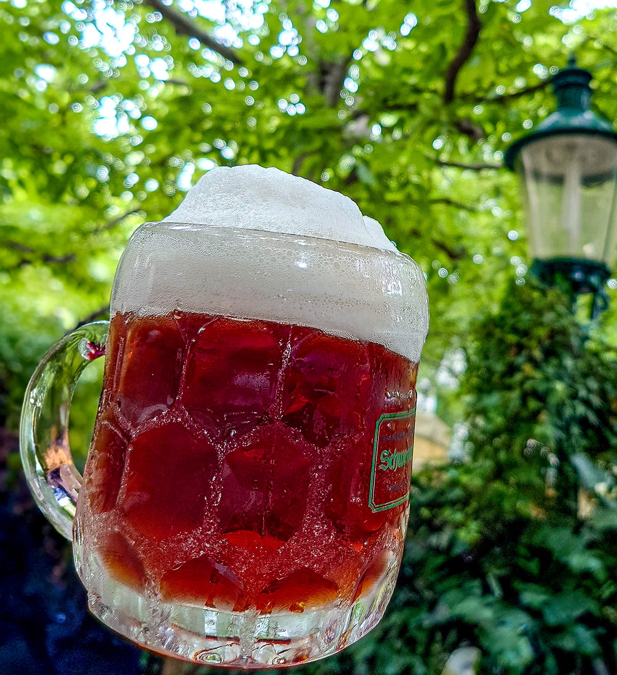 Das Schweizerhaus im Wiener Prater - das Gemischte schmeckt im Biergarten - www.wien-erleben - Fotos by Peter Muck