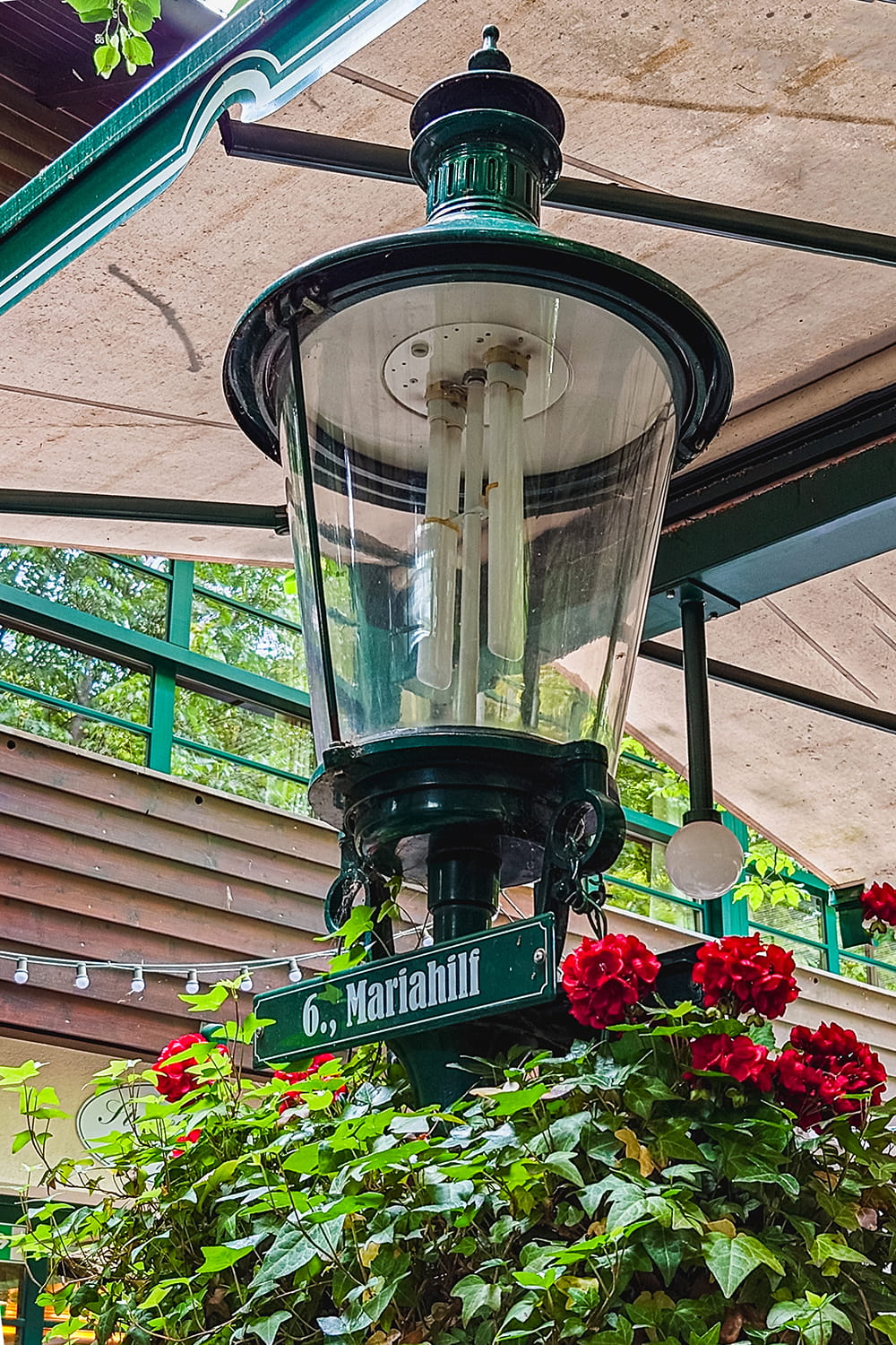 Das Schweizerhaus im Wiener Prater - zur Orientierung sind die Gassen nach Bezirken benannt - www.wien-erleben - Fotos by Peter Muck